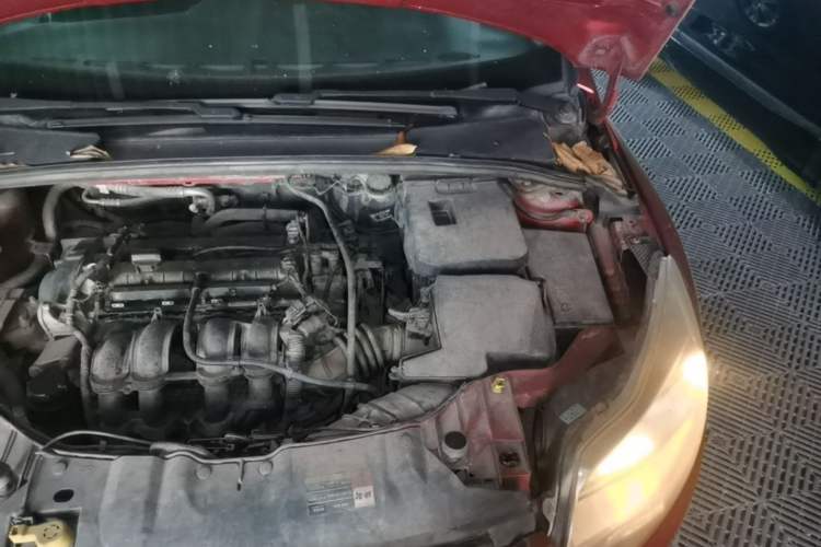 Used Ford Focus 2012 Sedan 1.6L Automatic Comfort Model Engine Bay Left