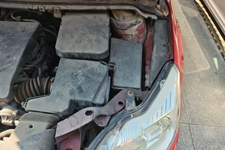 Used Ford Focus 2012 Sedan Classic 1.8L Manual Base Model Engine Bay Left