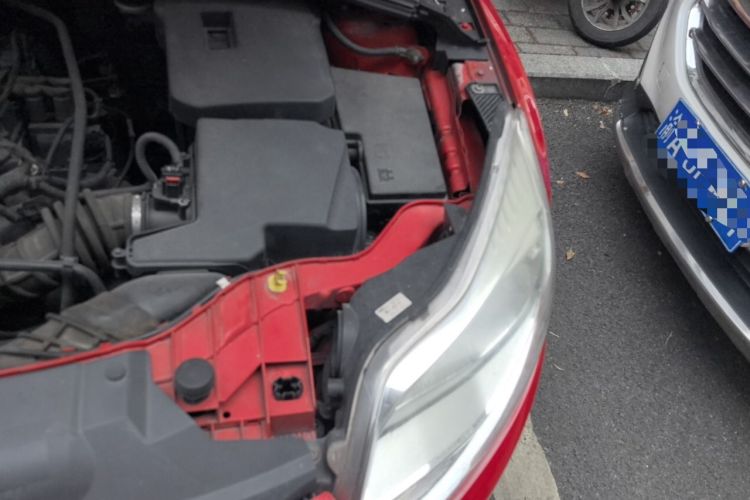 Used Ford Focus 2012 Hatchback 1.6L Manual Comfort Model Engine Bay Left