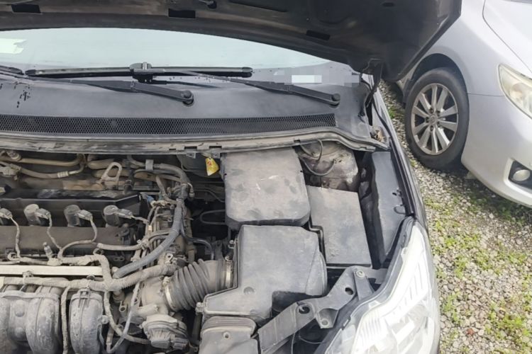 Used Ford Focus 2012 Sedan Classic 1.8L Manual Base Model Engine Bay Left