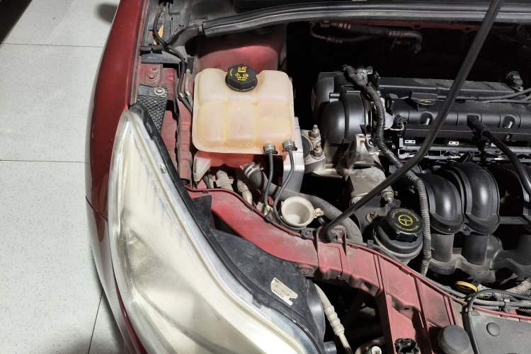 Used Ford Focus 2012 Hatchback 1.6L Automatic Fashion Edition Engine Bay Right