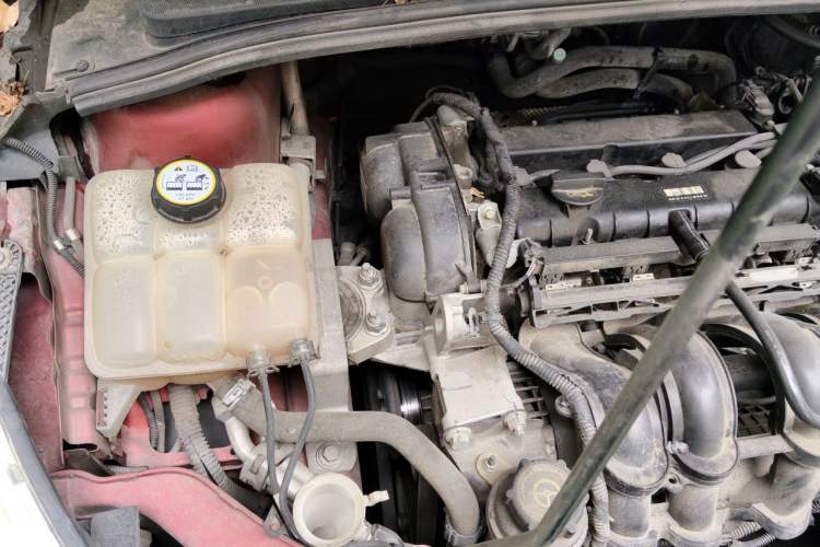 Used Ford Focus 2012 Hatchback 1.6L Automatic Comfort Model Engine Bay Right