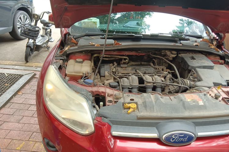 Used Ford Focus 2012 Hatchback 1.6L Automatic Comfort Model Engine Bay Right