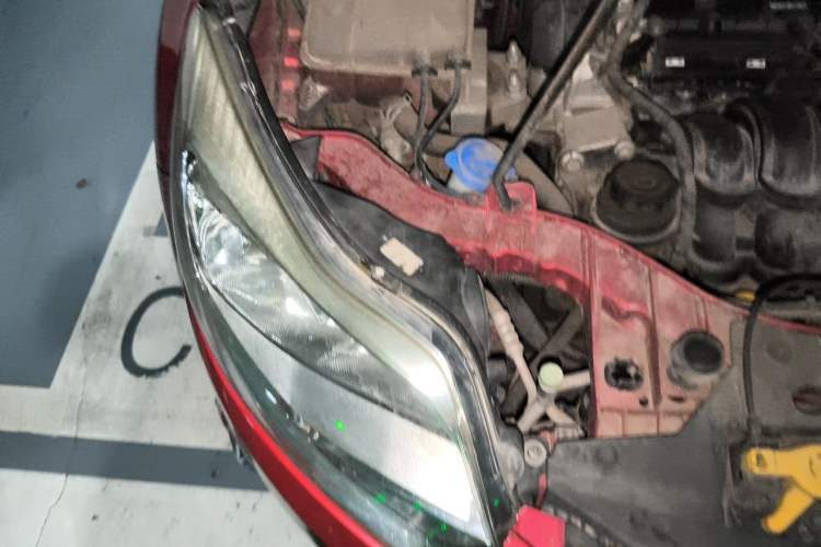 Used Ford Focus 2012 Hatchback 1.6L Automatic Fashion Edition Engine Bay Right