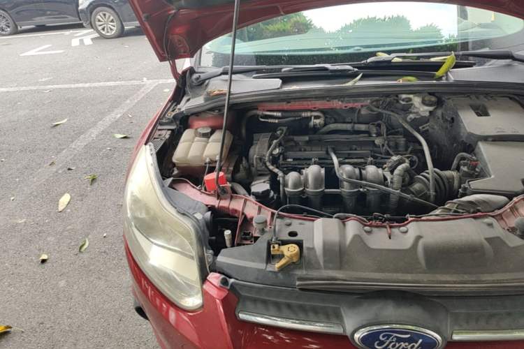 Used Ford Focus 2012 Sedan 1.6L Automatic Comfort Model Engine Bay Right