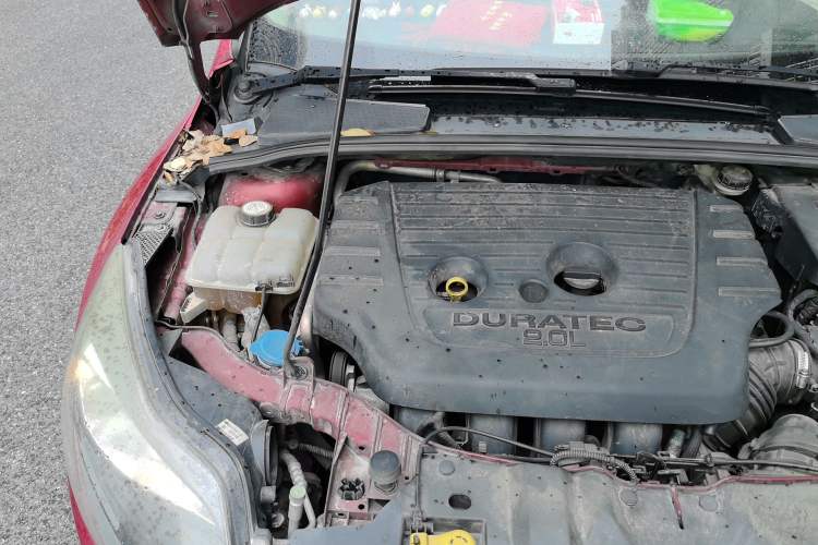 Used Ford Focus 2012 Hatchback 2.0L Automatic Luxury Sport Model Engine Bay Right