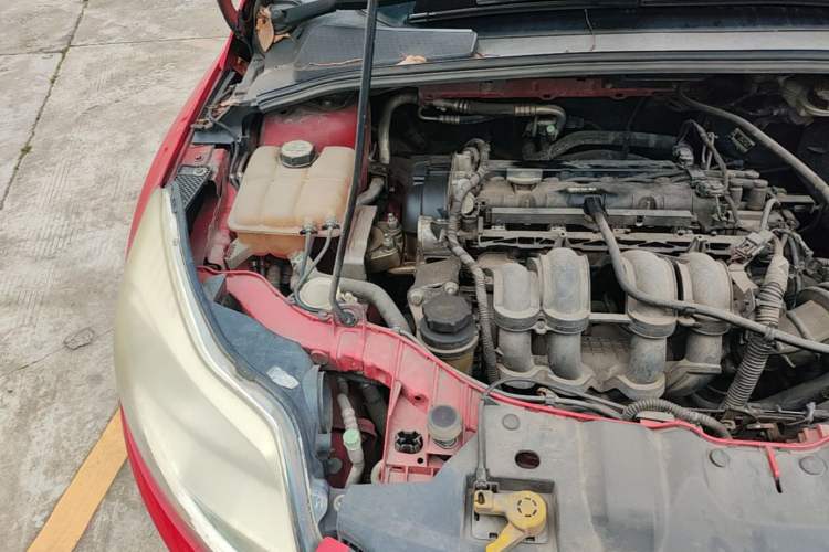Used Ford Focus 2012 Hatchback 1.6L Automatic Comfort Model Engine Bay Right