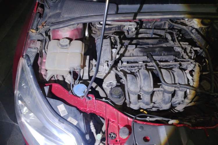 Used Ford Focus 2012 Hatchback 1.6L Automatic Comfort Model Engine Bay Right