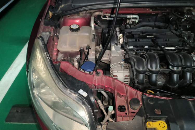 Used Ford Focus 2012 Sedan 1.6L Manual Comfort Model Engine Bay Right