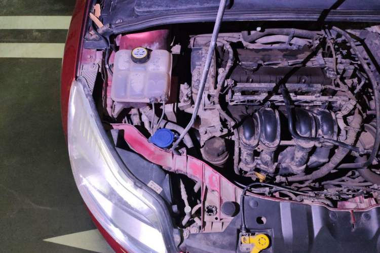Used Ford Focus 2012 Sedan 1.6L Automatic Comfort Model Engine Bay Right