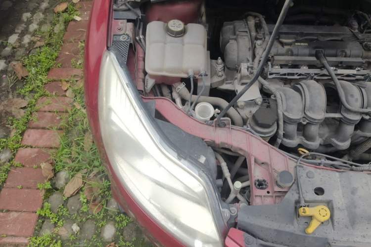Used Ford Focus 2012 Hatchback 1.6L Automatic Comfort Model Engine Bay Right