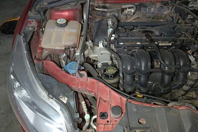 Used Ford Focus 2012 Hatchback 1.6L Automatic Comfort Model Engine Bay Right