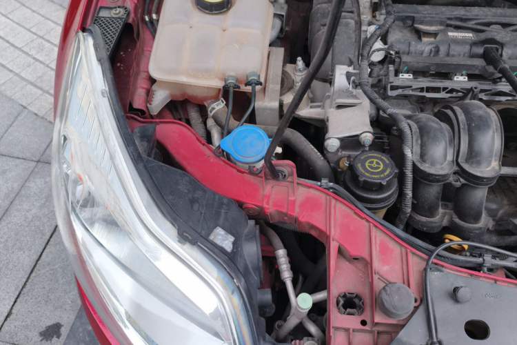 Used Ford Focus 2012 Hatchback 1.6L Automatic Fashion Edition Engine Bay Right