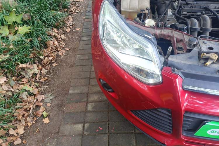 Used Ford Focus 2012 Sedan 1.6L Automatic Comfort Model Engine Bay Right