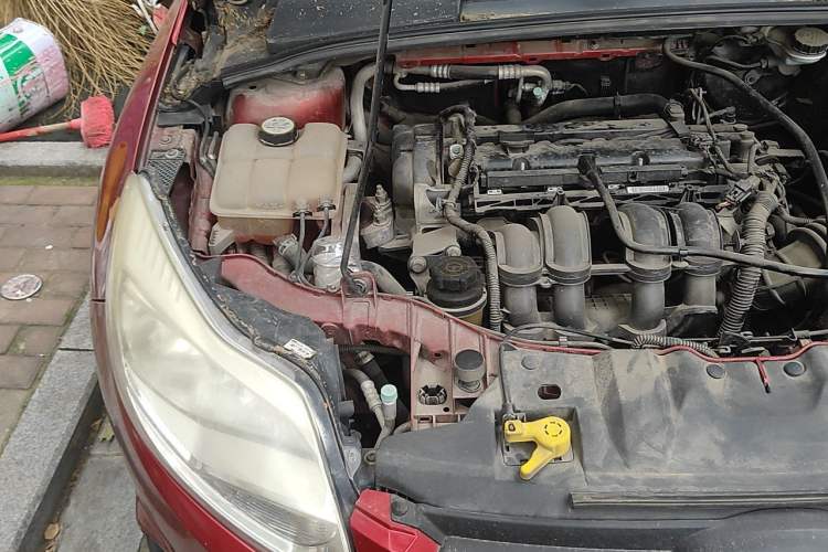 Used Ford Focus 2012 Hatchback 1.6L Automatic Comfort Model Engine Bay Right