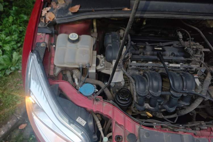 Used Ford Focus 2012 Sedan 1.6L Automatic Comfort Model Engine Bay Right