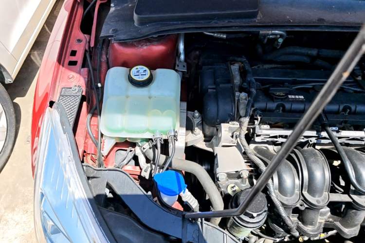 Used Ford Focus 2012 Hatchback 1.6L Automatic Comfort Model Engine Bay Right