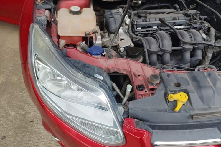 Used Ford Focus 2012 Hatchback 1.6L Automatic Fashion Edition Engine Bay Right