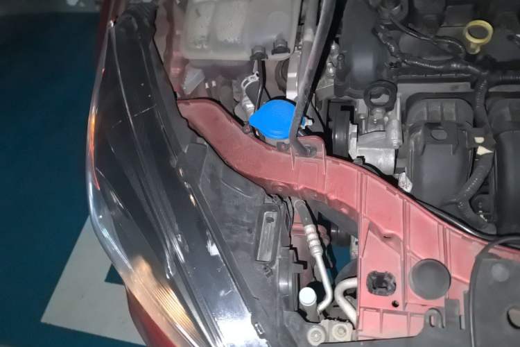 Used Ford Focus 2012 Hatchback 2.0L Manual Luxury Sport Model Engine Bay Right
