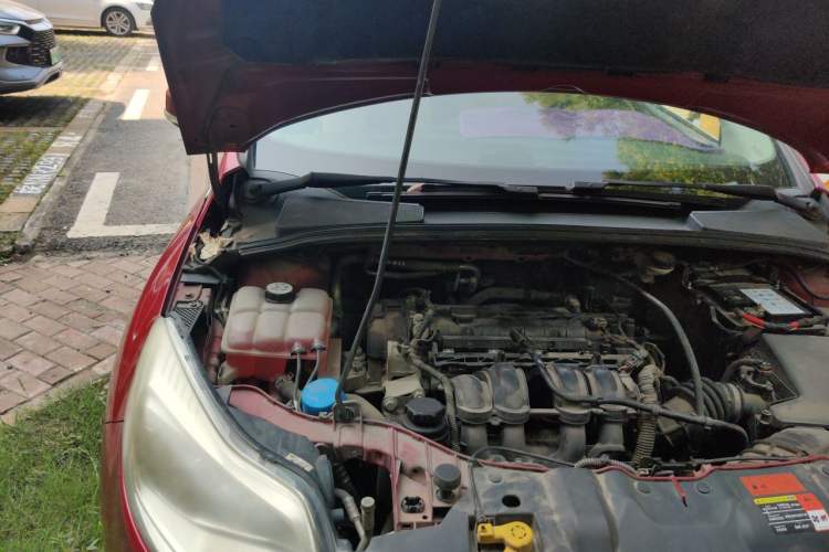 Used Ford Focus 2012 Hatchback 1.6L Automatic Fashion Edition Engine Bay Right