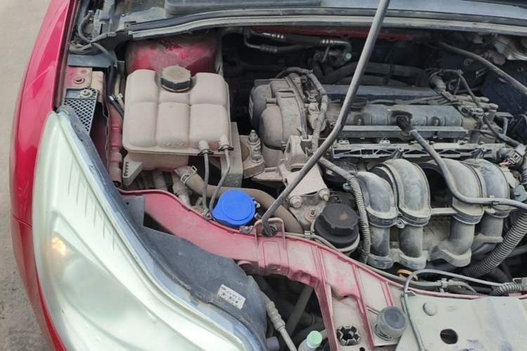 Used Ford Focus 2012 Hatchback 1.6L Automatic Comfort Model Engine Bay Right
