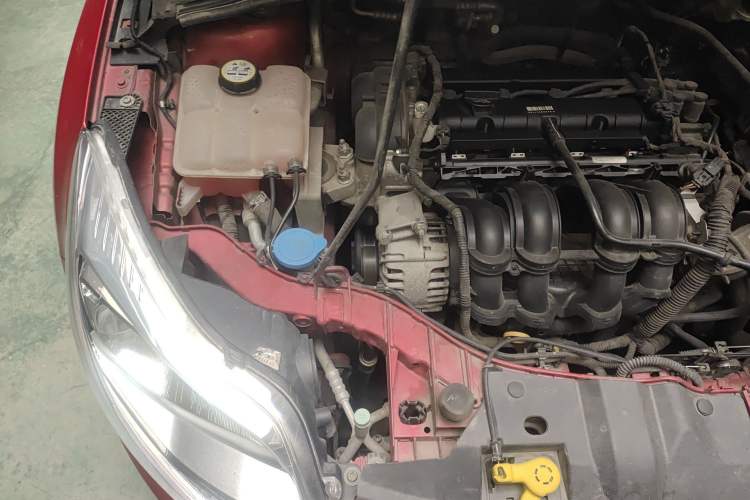 Used Ford Focus 2012 Sedan 1.6L Manual Comfort Model Engine Bay Right