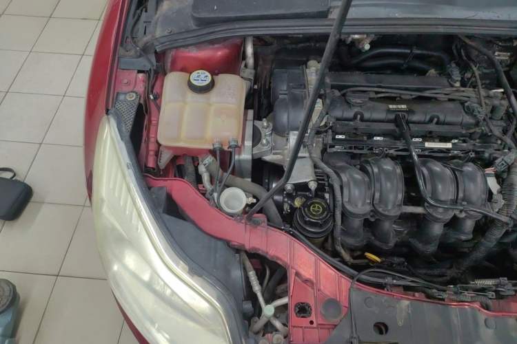 Used Ford Focus 2012 Sedan 1.6L Automatic Comfort Model Engine Bay Right