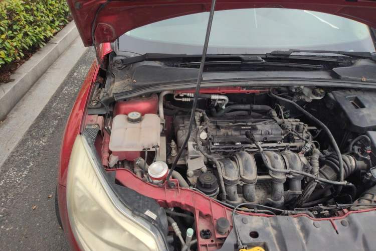 Used Ford Focus 2012 Hatchback 1.6L Automatic Fashion Edition Engine Bay Right