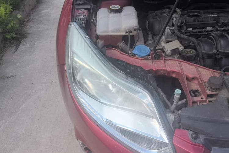 Used Ford Focus 2012 Hatchback 1.6L Automatic Fashion Edition Engine Bay Right