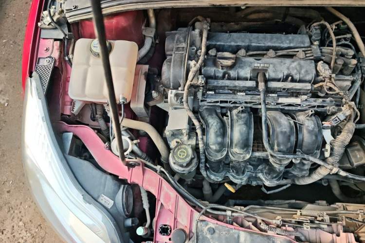 Used Ford Focus 2012 Hatchback 1.6L Automatic Comfort Model Engine Bay Right
