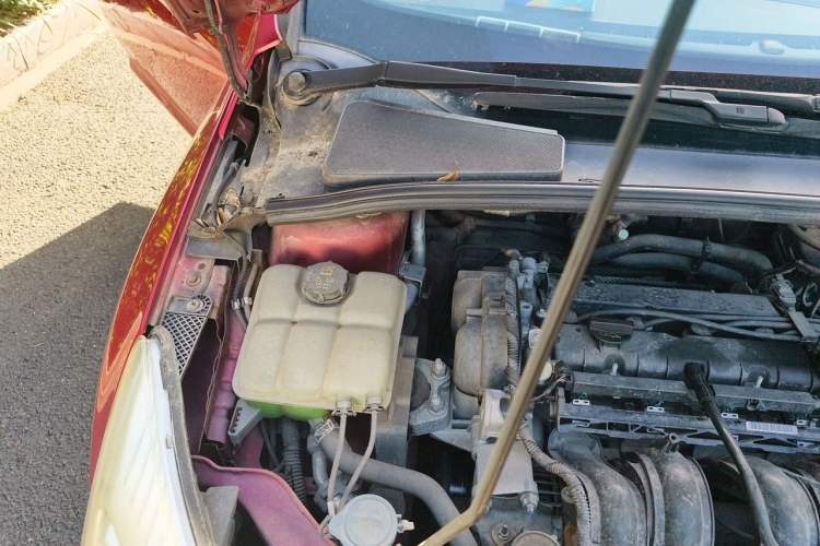 Used Ford Focus 2012 Hatchback 1.6L Automatic Comfort Model Engine Bay Right