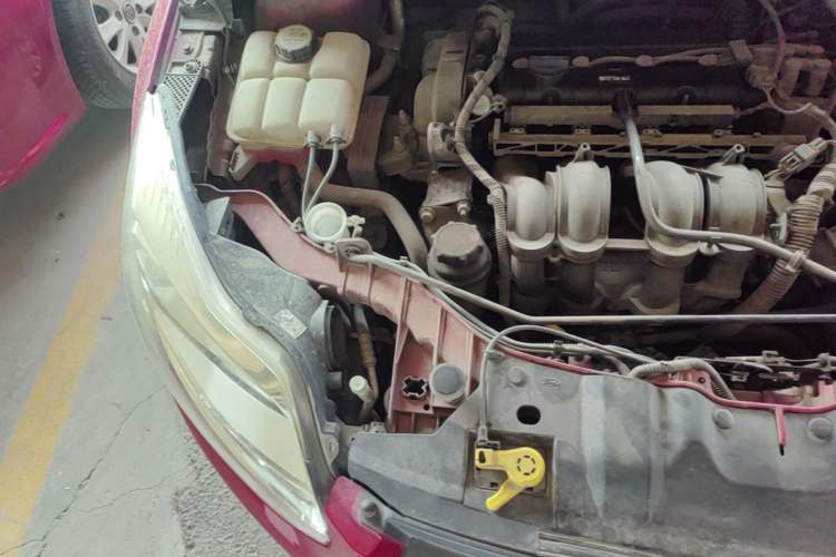 Used Ford Focus 2012 Sedan 1.6L Automatic Comfort Model Engine Bay Right