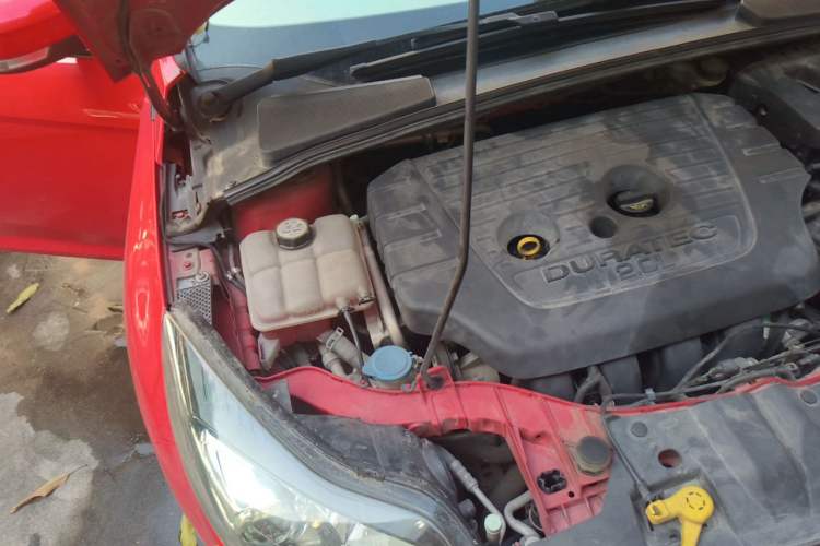Used Ford Focus 2012 Hatchback 2.0L Automatic Luxury Sport Model Engine Bay Right