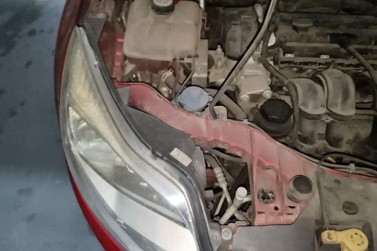 Used Ford Focus 2012 Hatchback 1.6L Automatic Comfort Model Engine Bay Right