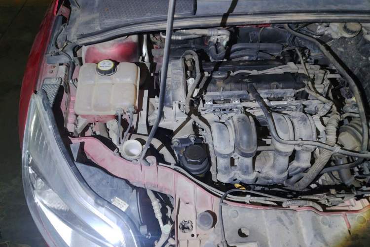 Used Ford Focus 2012 Sedan 1.6L Automatic Comfort Model Engine Bay Right