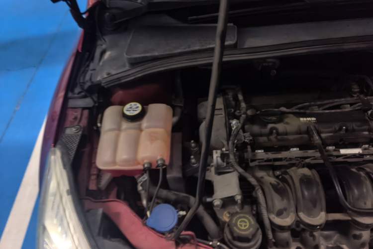 Used Ford Focus 2012 Hatchback 1.6L Automatic Comfort Model Engine Bay Right