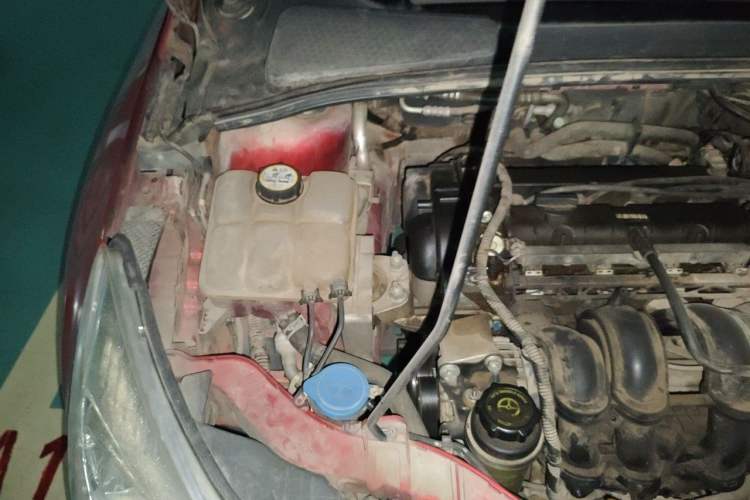 Used Ford Focus 2012 Hatchback 1.6L Automatic Fashion Edition Engine Bay Right