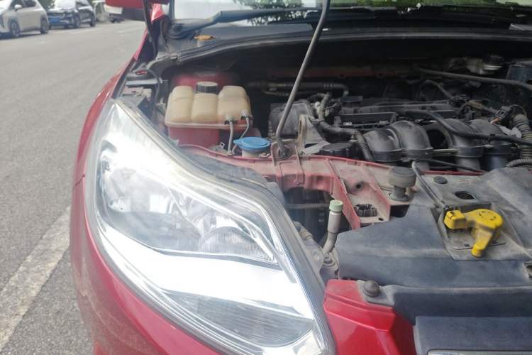 Used Ford Focus 2012 Hatchback 1.6L Automatic Fashion Edition Engine Bay Right