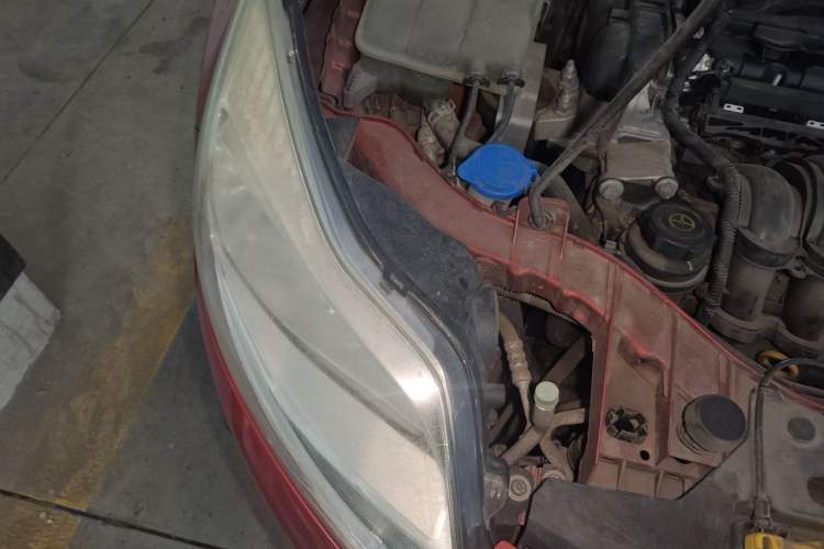Used Ford Focus 2012 Sedan 1.6L Automatic Comfort Model Engine Bay Right