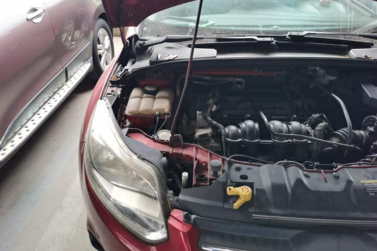 Used Ford Focus 2012 Sedan 1.6L Manual Comfort Model Engine Bay Right