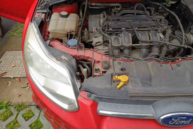 Used Ford Focus 2012 Hatchback 1.6L Manual Comfort Model Engine Bay Right