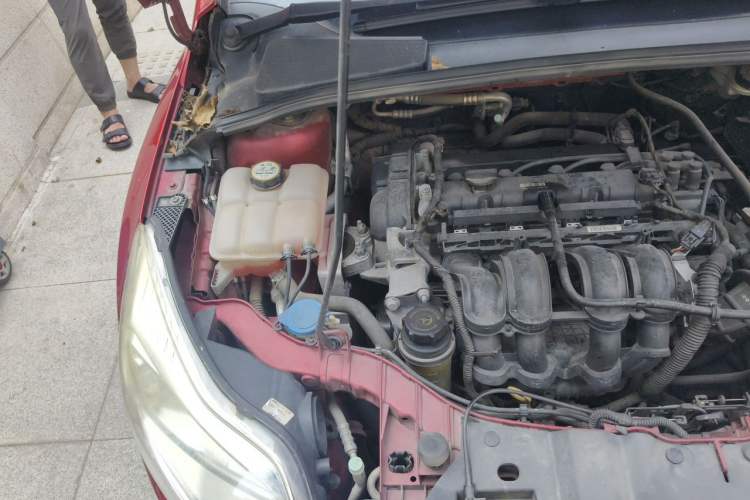 Used Ford Focus 2012 Hatchback 1.6L Automatic Comfort Model Engine Bay Right
