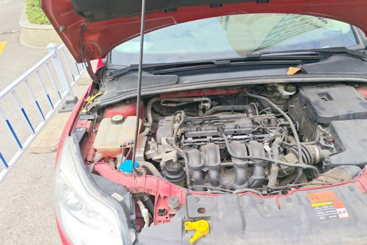 Used Ford Focus 2012 Sedan 1.6L Automatic Comfort Model Engine Bay Right