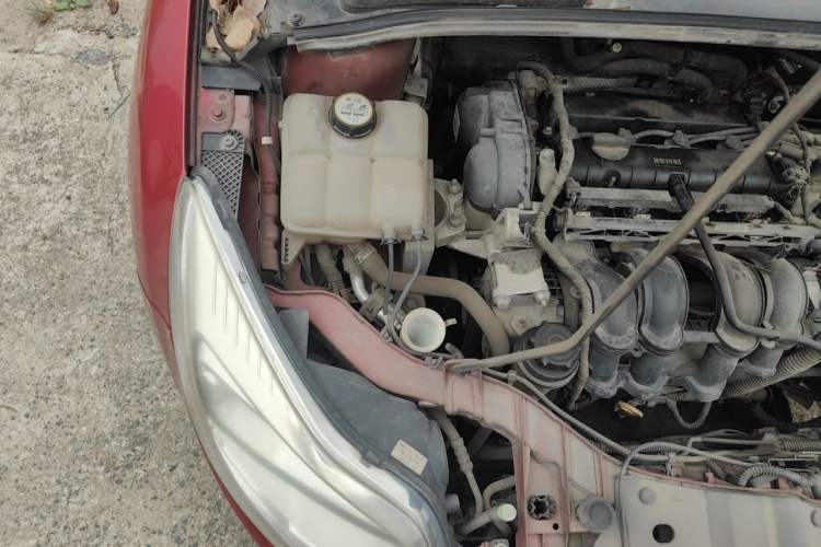 Used Ford Focus 2012 Hatchback 1.6L Automatic Fashion Edition Engine Bay Right