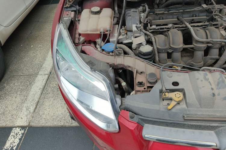 Used Ford Focus 2012 Sedan 1.6L Automatic Comfort Model Engine Bay Right