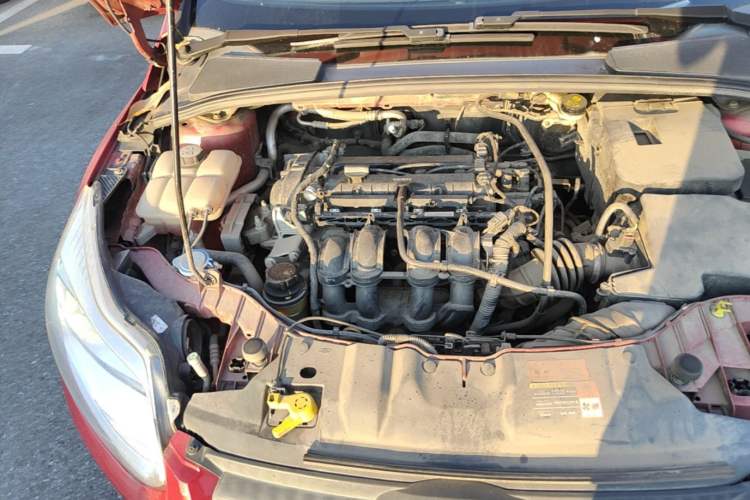 Used Ford Focus 2012 Hatchback 1.6L Automatic Comfort Model Engine Bay Right
