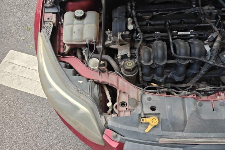 Used Ford Focus 2012 Hatchback 1.6L Automatic Fashion Edition Engine Bay Right