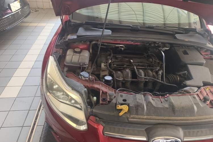 Used Ford Focus 2012 Sedan 1.6L Automatic Comfort Model Engine Bay Right