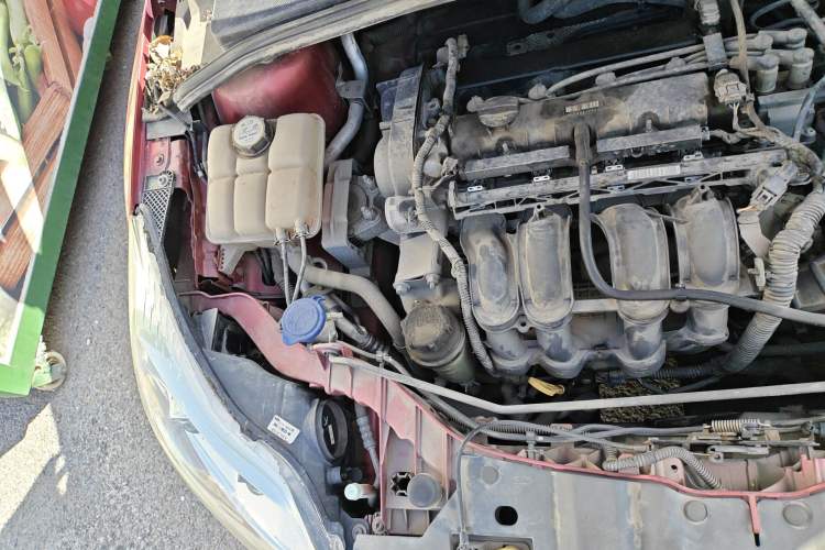 Used Ford Focus 2012 Hatchback 1.6L Automatic Comfort Model Engine Bay Right