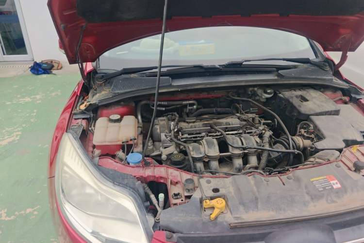Used Ford Focus 2012 Hatchback 1.6L Automatic Fashion Edition Engine Bay Right